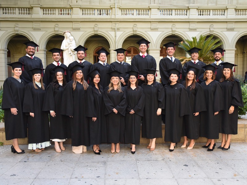 21_nuevos_alumnos_se_graduaron_del_Magíster_en_Derecho_de_la_Empresa_LLM_Internacional_web