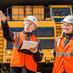 Diplomado-en-Direccion-y-entorno-regulatorio-en-la-mineria-2