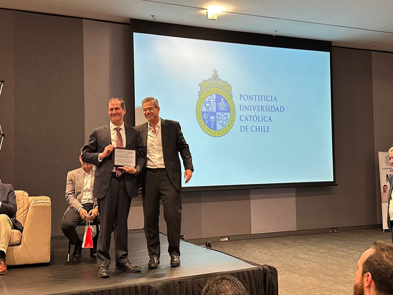 Profesor_Ricardo_Jungmann_participó_en_encuentro_de_egresados_del_MBA_UC_en_Guatemala_donde_se_reconoció_su_trayectoria_web